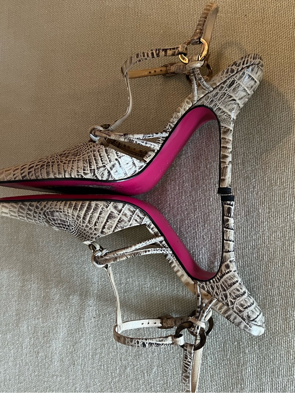 Emanuel Ungaro Cream Snake-Embossed Pointed Slingback Heels - Picture 6 of 7